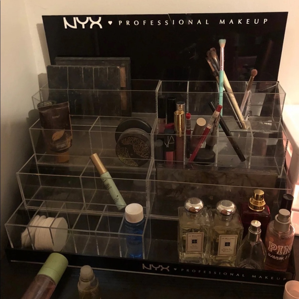 Makeup organizer
